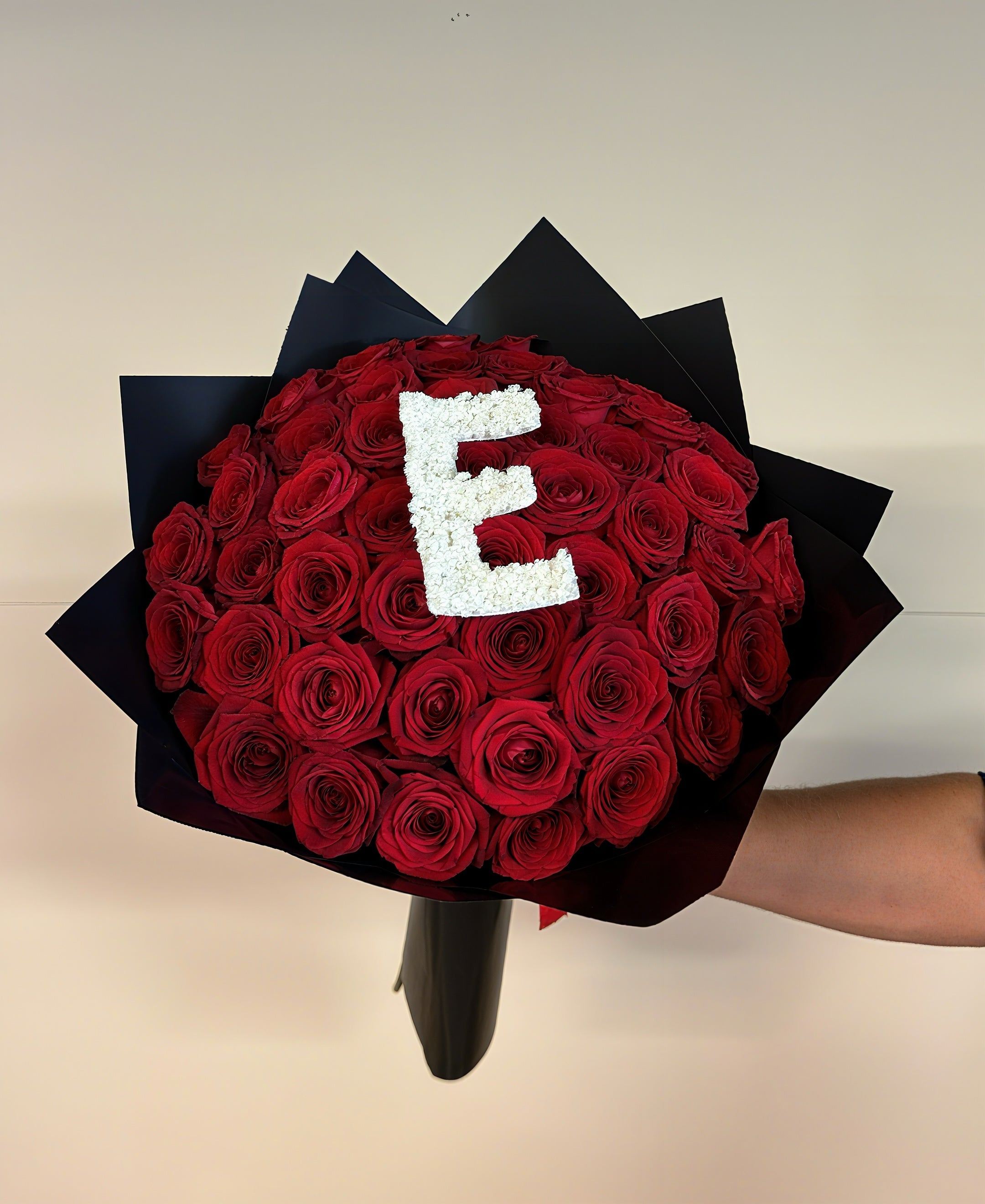 BOUQUET 50 ROSES ROUGES + INITIALE ❤️
