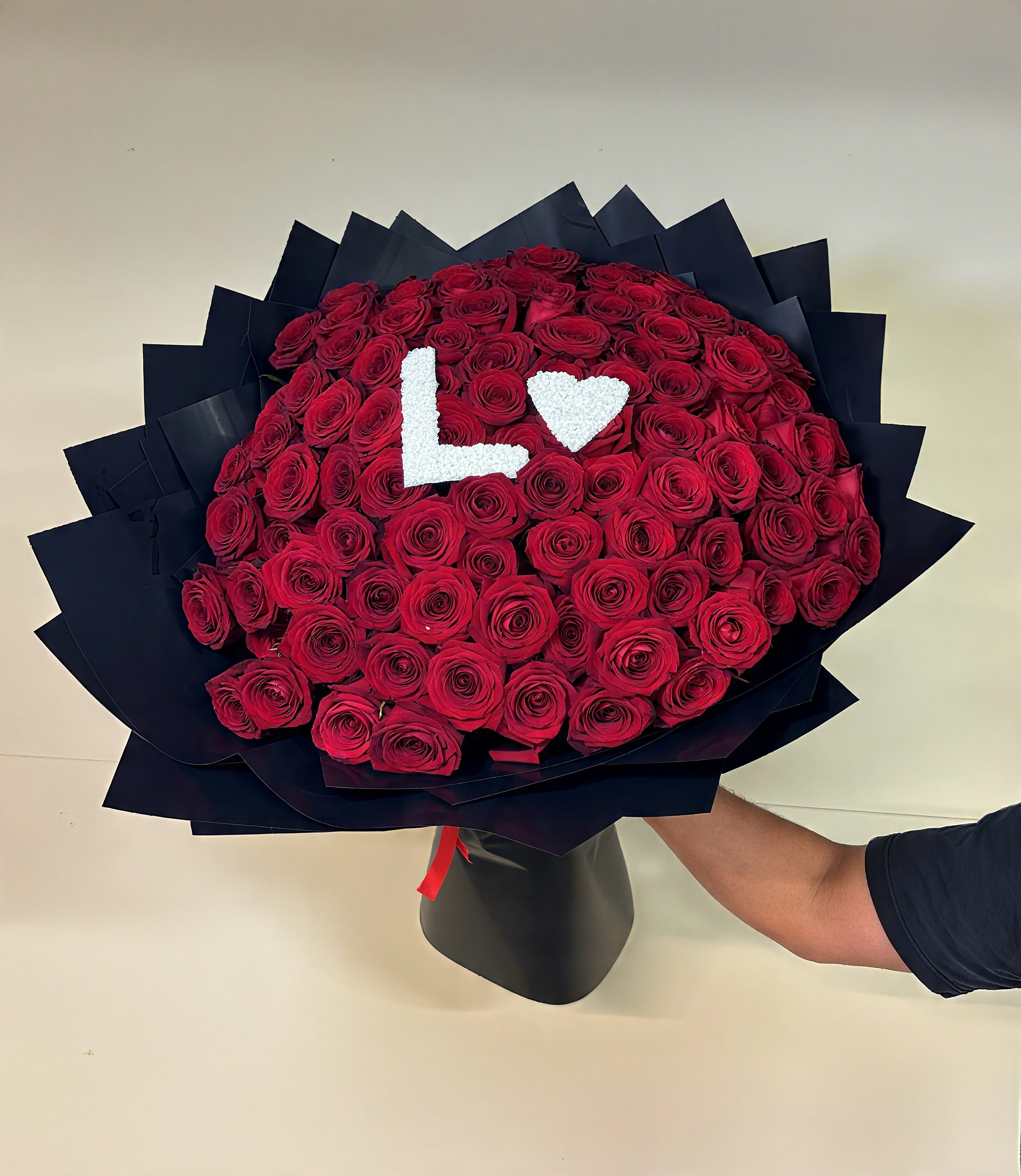 BOUQUET 101 ROSES ROUGES + INITIALE