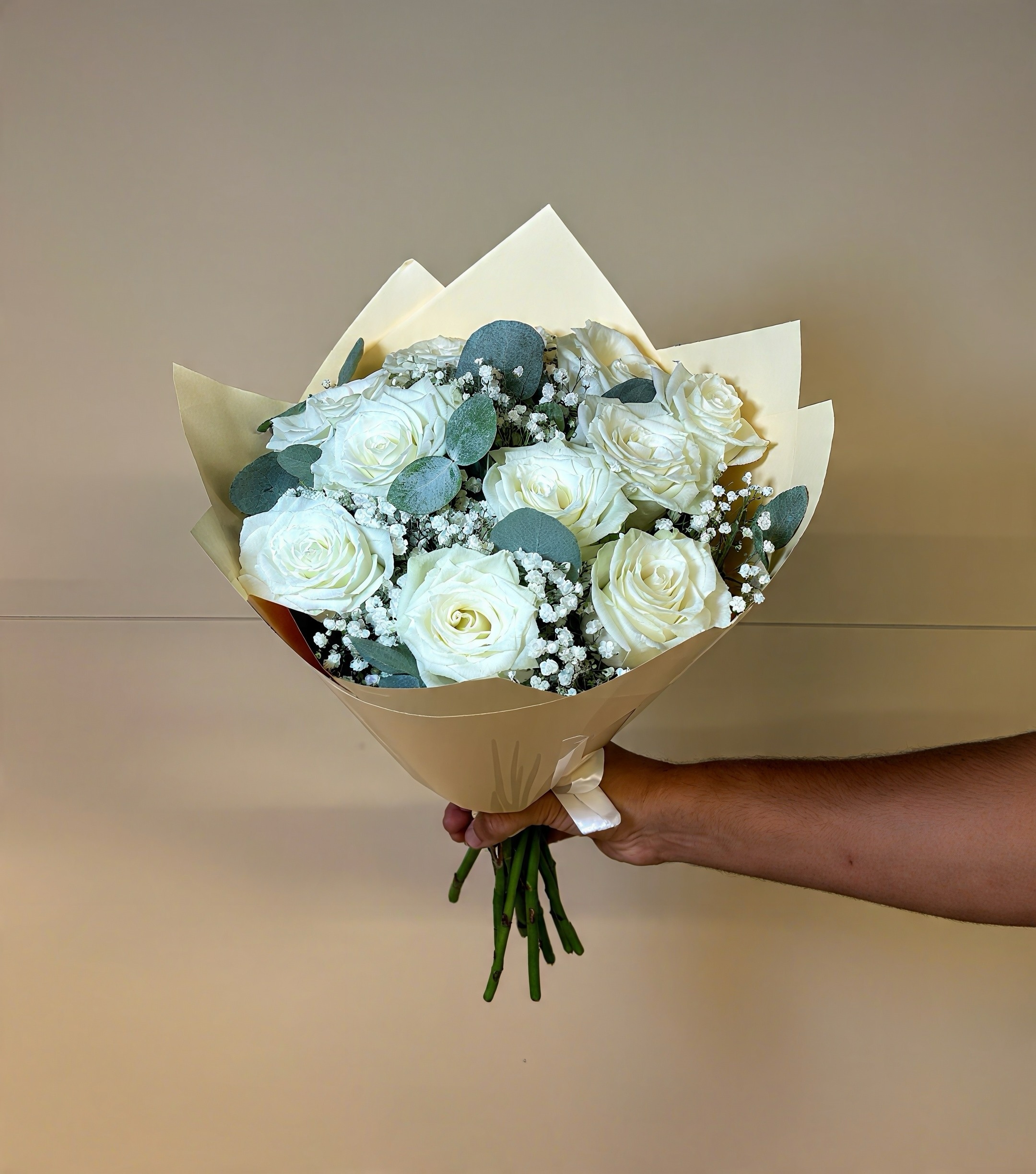10 Roses Blanches & Gypsophile